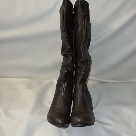 NWOT BOOTS - Picture 3 of 3